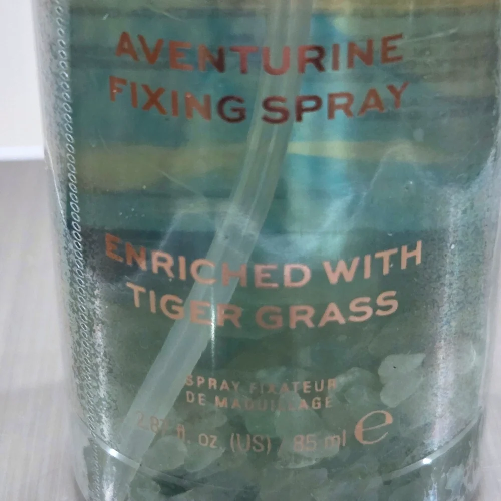 Revolution Aura Fix Aventurine Fixing Spray Makeup Setting Spray 2.87 fl oz